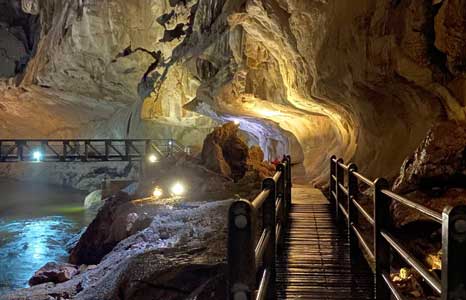 caves sarawak
