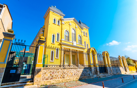 Edirne yellow building