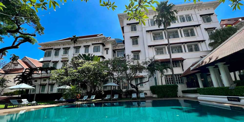 pool-Raffles-Hotel-Le-Royal-Phnom-Penh-Cambodia